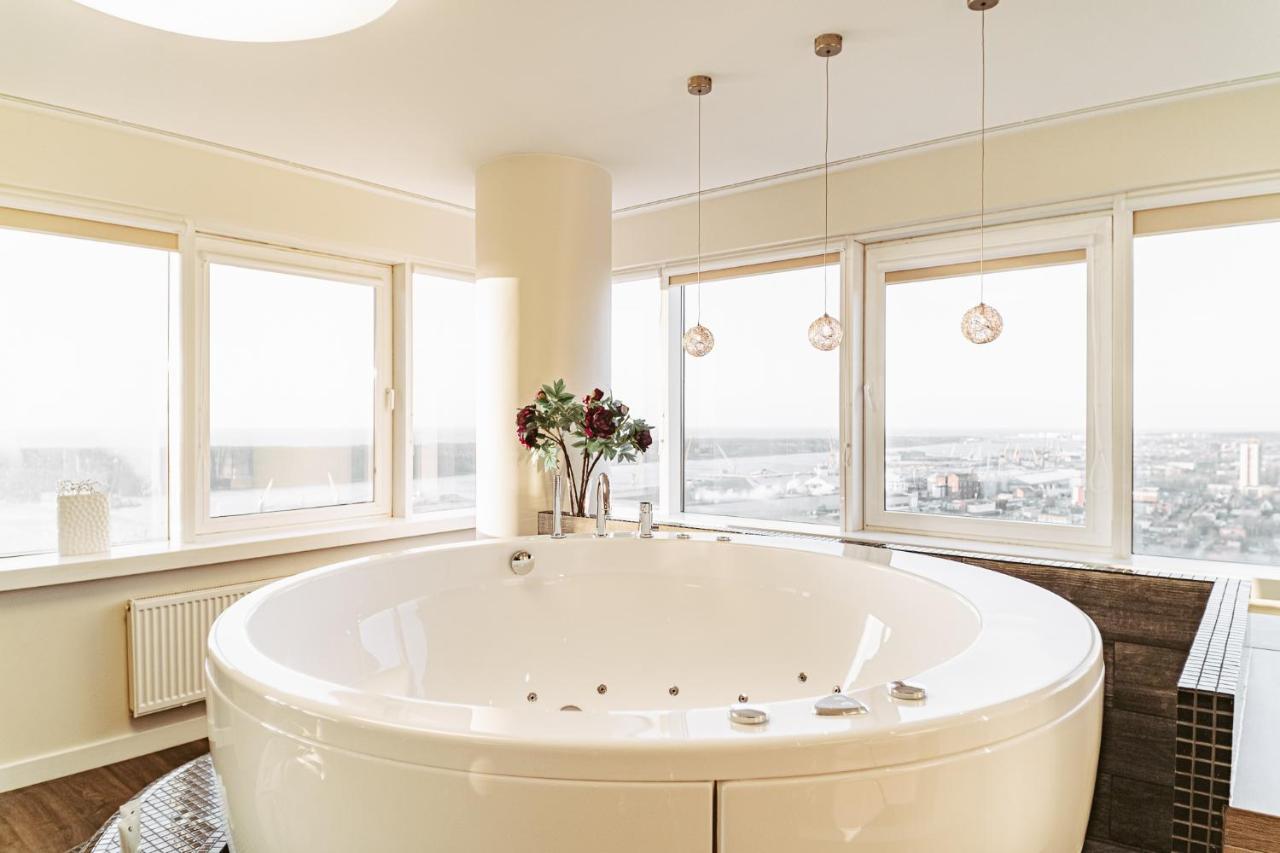 Sky Flat Jacuzzi 27 Floor Apartment Klaipeda Exterior photo