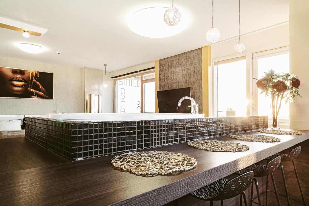 Sky Flat Jacuzzi 27 Floor Apartment Klaipeda Exterior photo