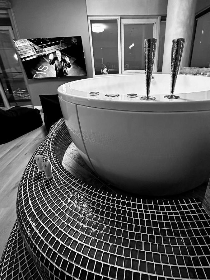Sky Flat Jacuzzi 27 Floor Apartment Klaipeda Exterior photo